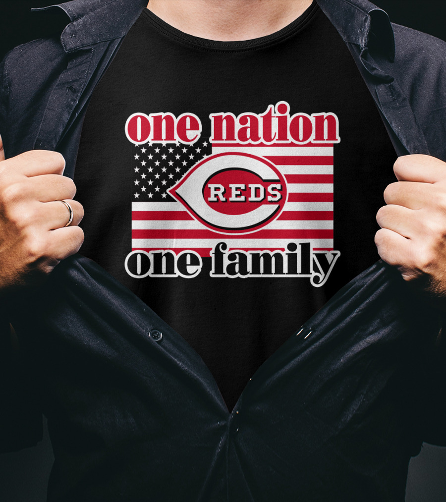 One Nation One Family Cincinnati Reds American Flag T-Shirt