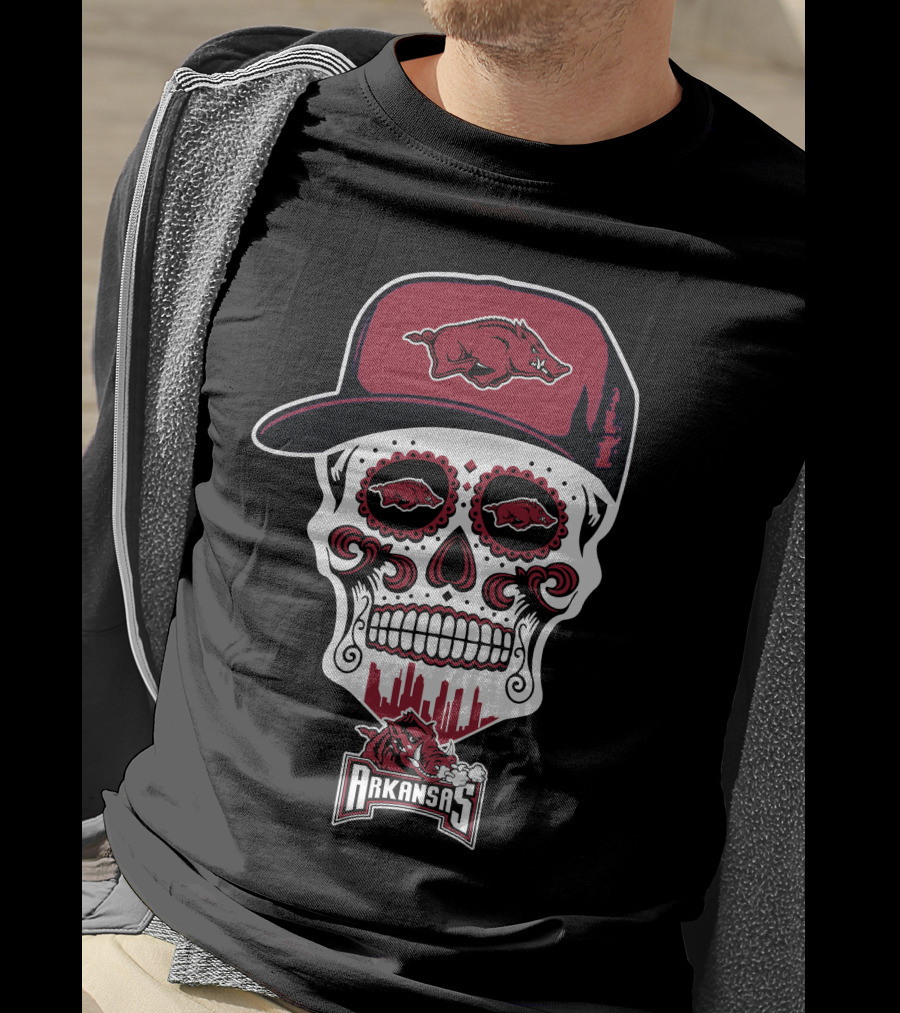 Arkansas Razorbacks Skull With Hat And City Skyline T-Shirt