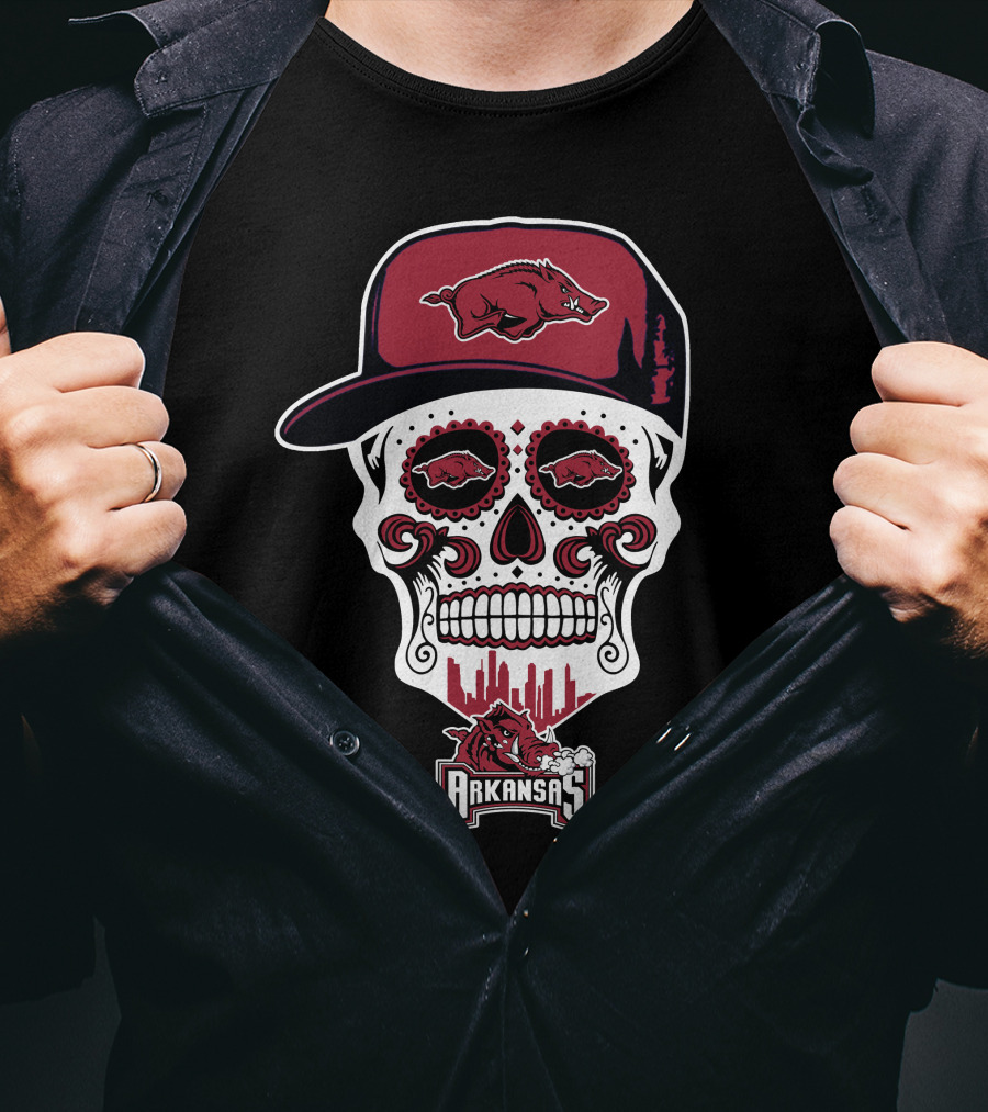 Arkansas Razorbacks Skull With Hat And City Skyline T-Shirt