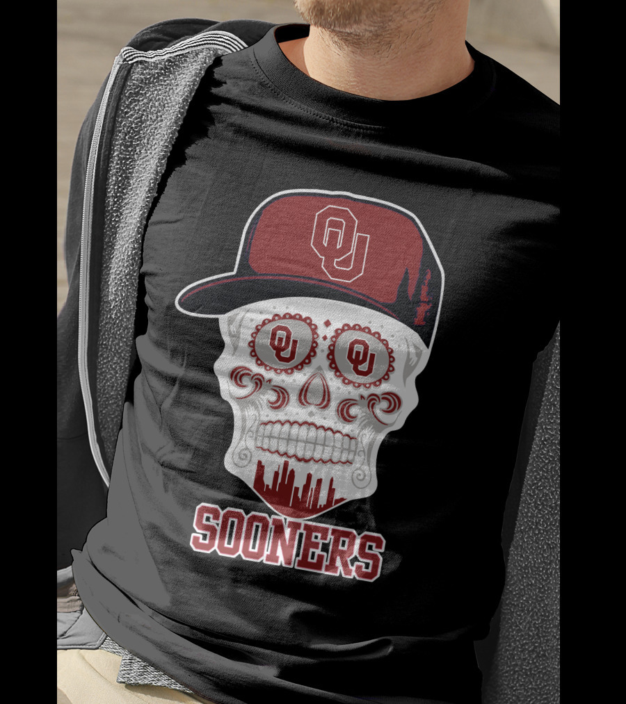 Oklahoma Sooners Skull Ou Hat T-Shirt
