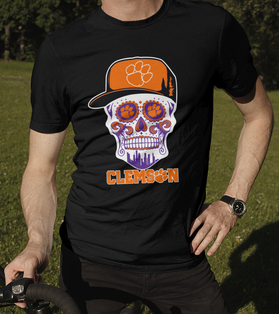 Clemson Tigers Skull With Paw Prints And Orange Hat T-Shirt