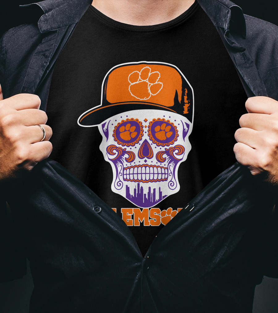 Clemson Tigers Skull With Paw Prints And Orange Hat T-Shirt
