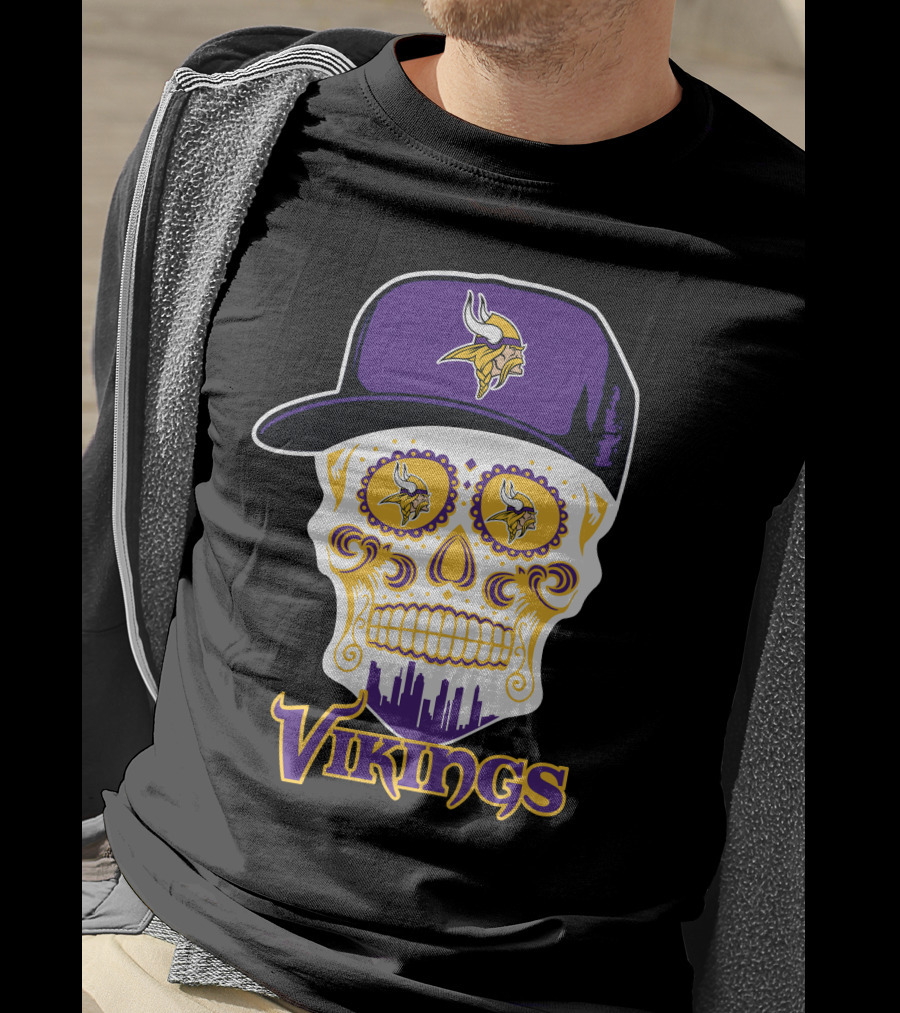 Minnesota Vikings Skull With Purple Hat And City Skyline T-Shirt