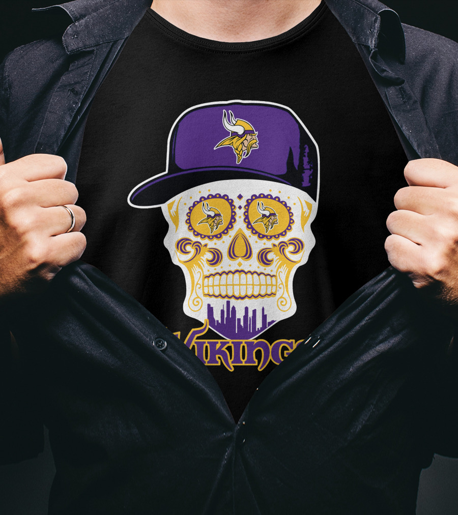 Minnesota Vikings Skull With Purple Hat And City Skyline T-Shirt