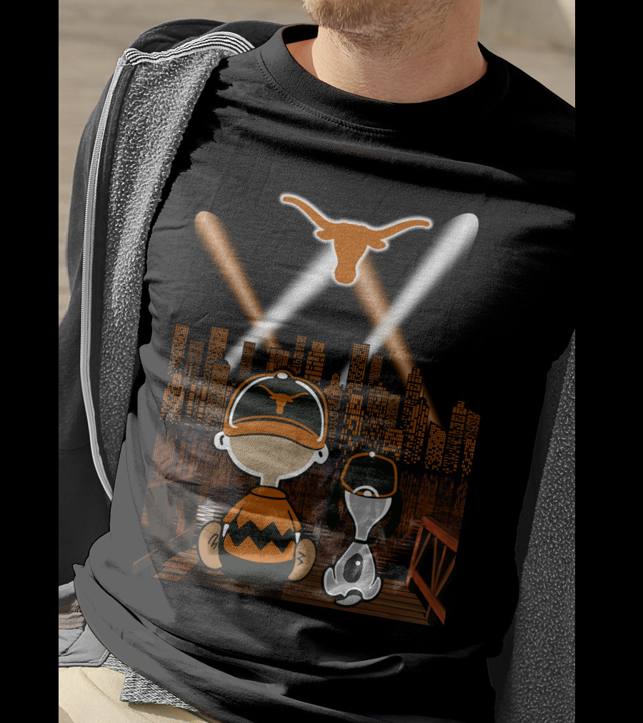 Texas Longhorns City Skyline Night Lights With Snoopy And Charlie Brown T-Shirt