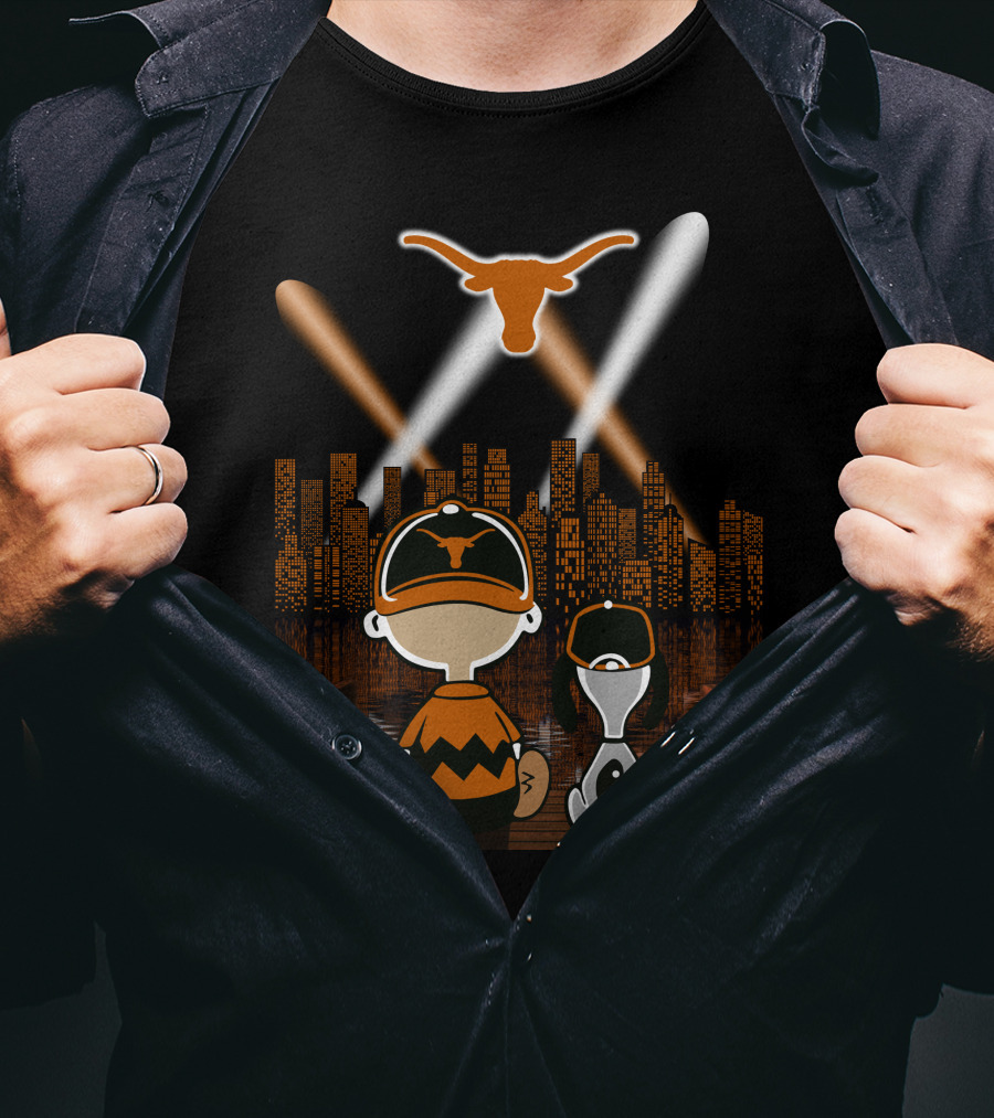 Texas Longhorns City Skyline Night Lights With Snoopy And Charlie Brown T-Shirt