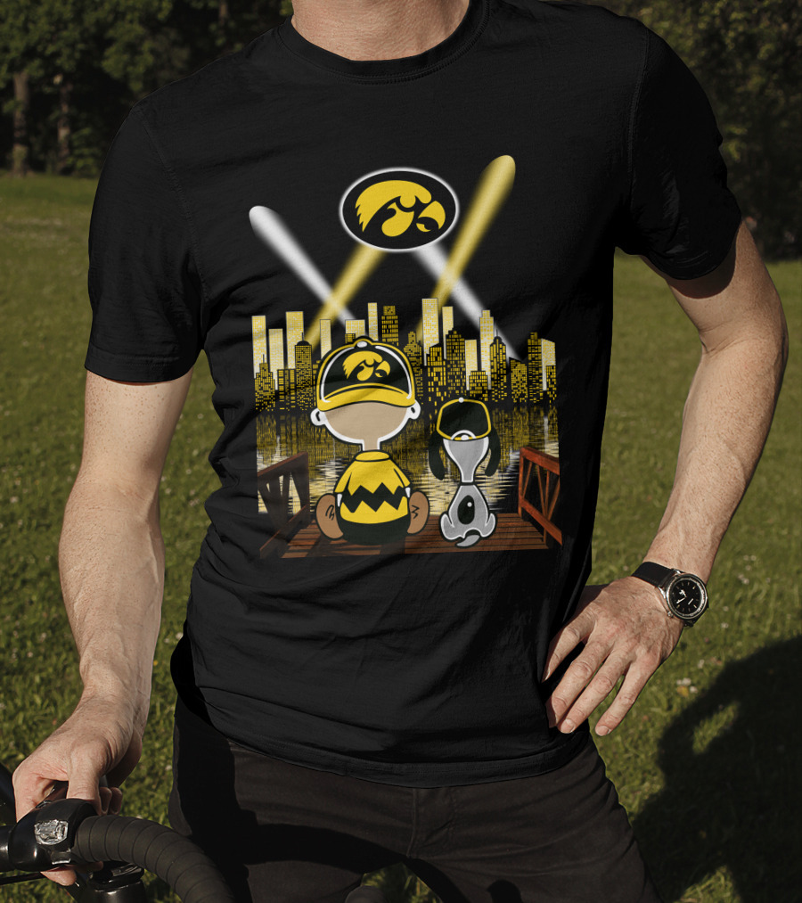 City By Night Iowa Hawkeyes 68 Fan And Dog On Dock Silhouette T-Shirt