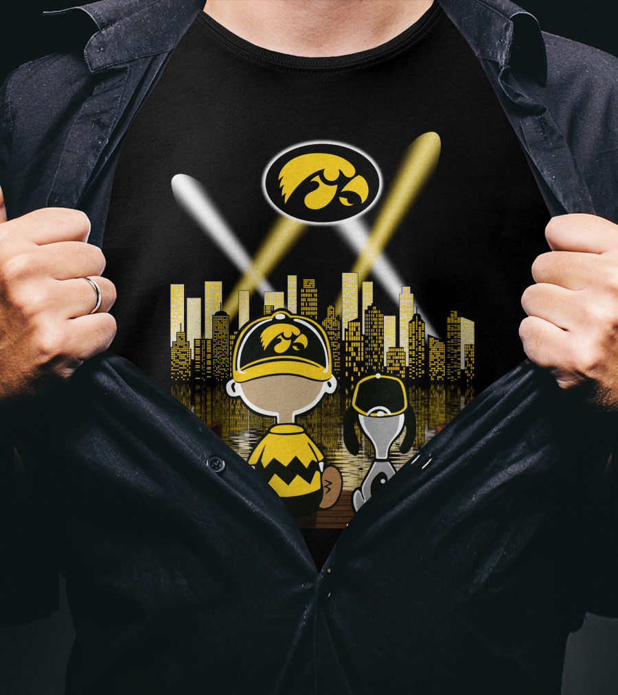 City By Night Iowa Hawkeyes 68 Fan And Dog On Dock Silhouette T-Shirt