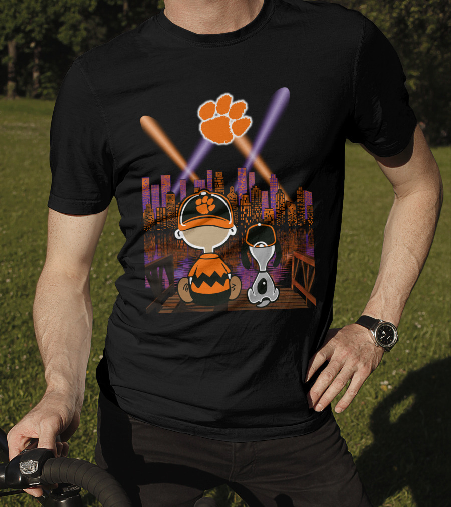 Clemson Tigers '83 Paw In Night City Skyline With Characters On Dock T-Shirt