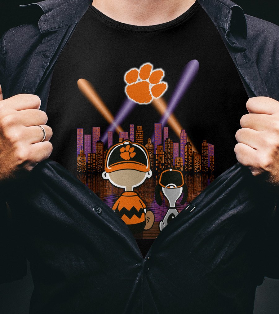 Clemson Tigers '83 Paw In Night City Skyline With Characters On Dock T-Shirt