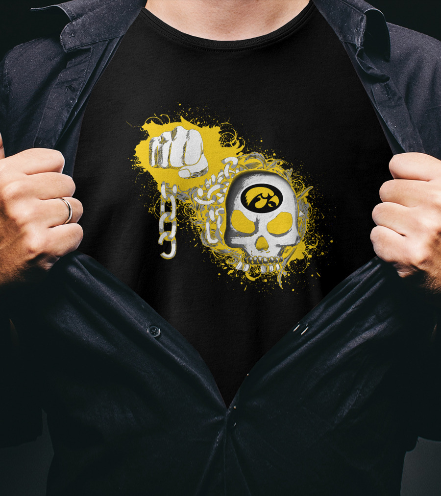 Iowa Hawkeyes Skull And Chain T-Shirt