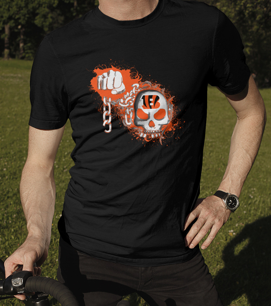 Cincinnati Bengals Skull And Fist Chains T-Shirt