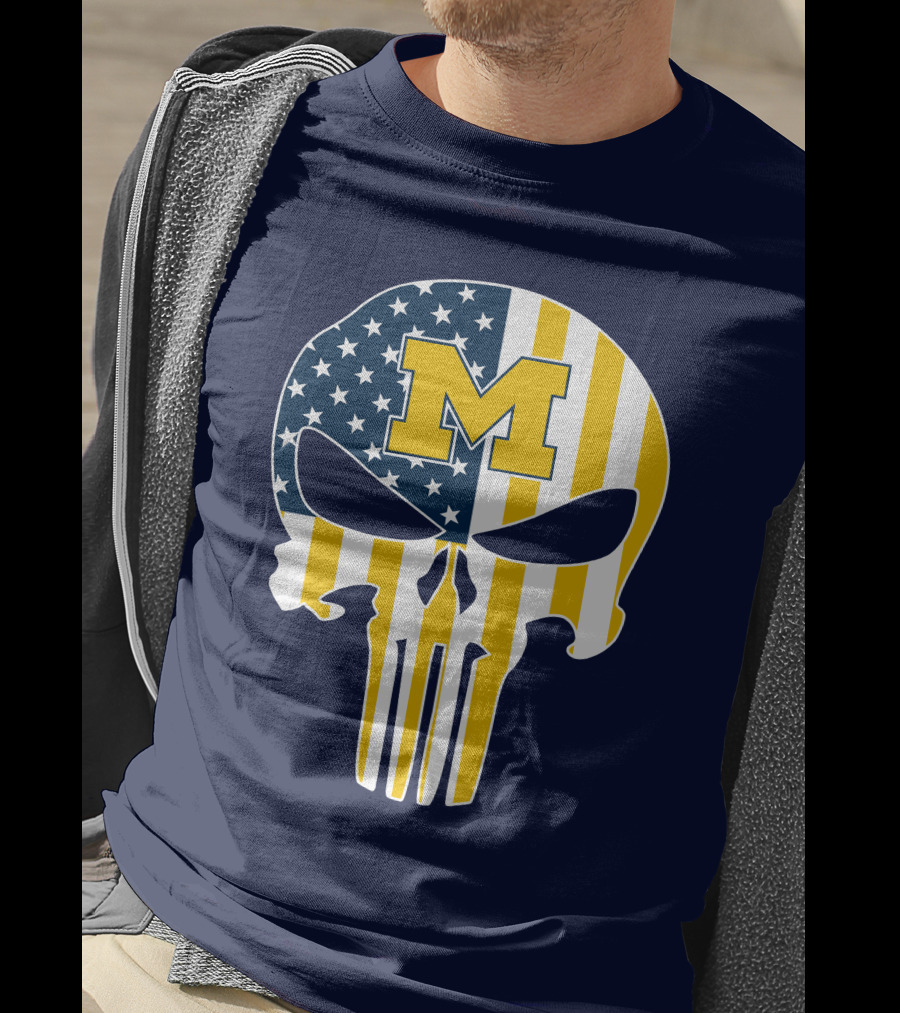 Michigan Wolverines Punisher Skull American Flag M T-Shirt