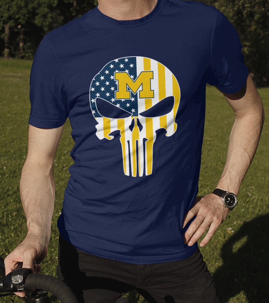 Michigan Wolverines Punisher Skull American Flag M T-Shirt