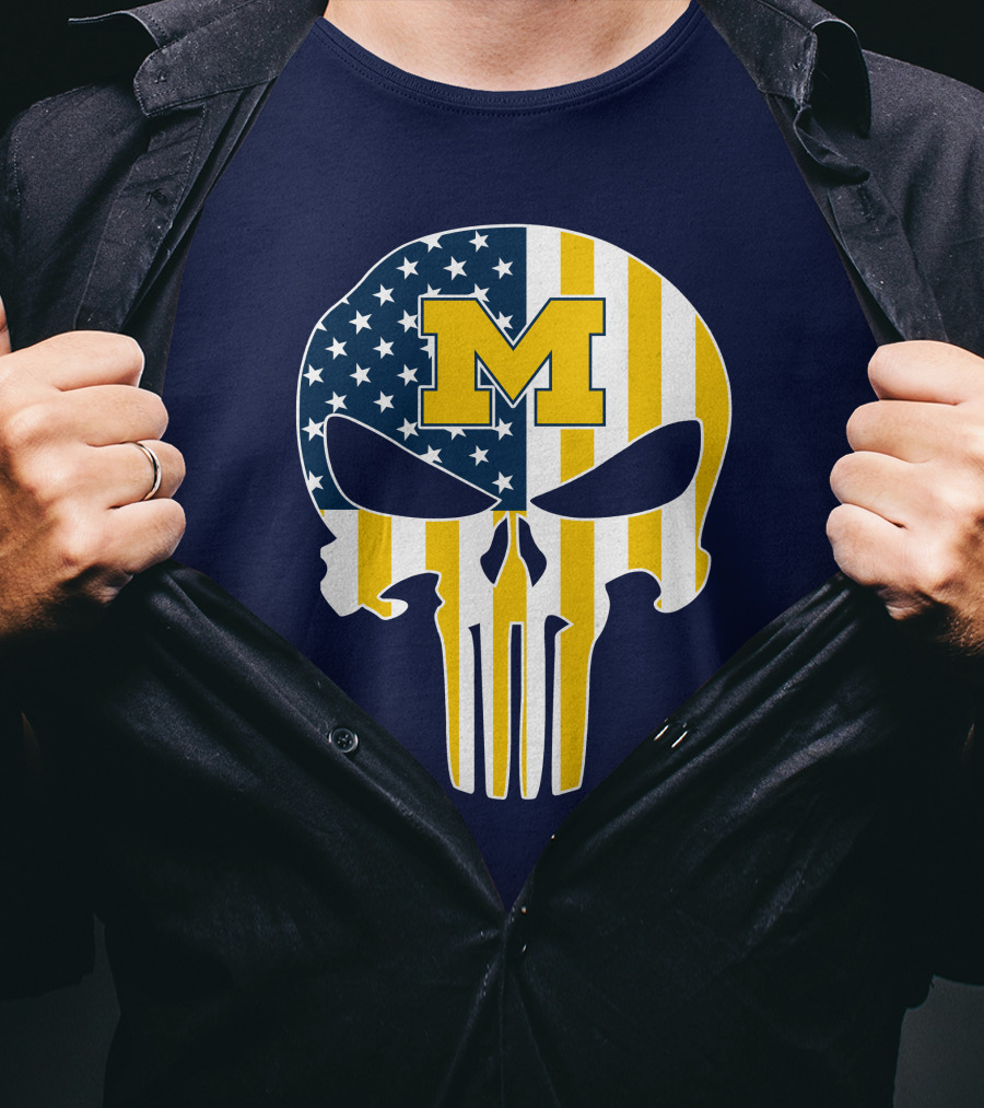 Michigan Wolverines Punisher Skull American Flag M T-Shirt