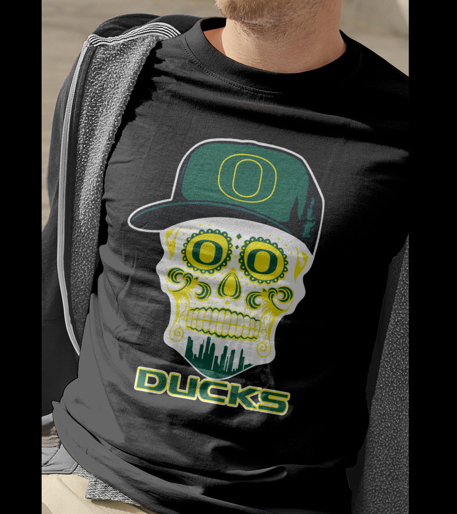 Oregon Ducks Skull With Hat And Cityscape T-Shirt