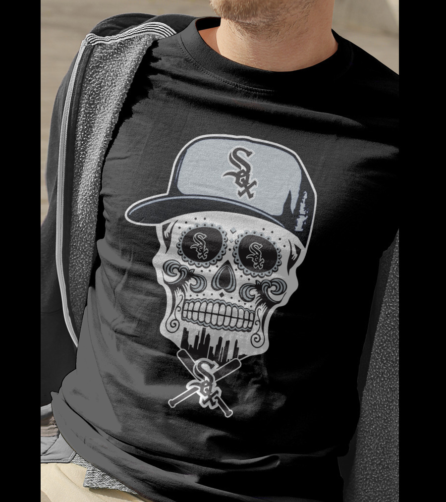 Chicago White Sox Skull With Cap And Crossed Bats T-Shirt