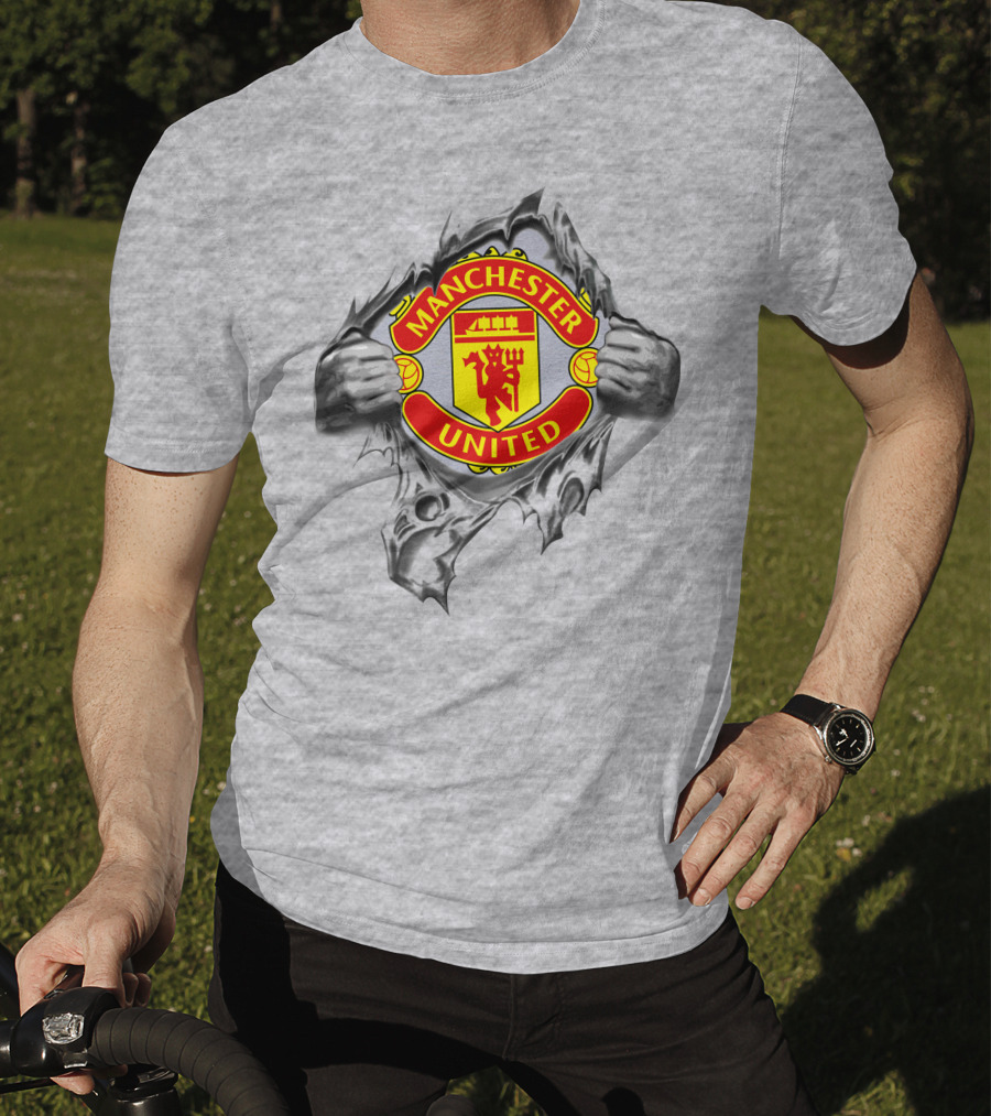 Manchester United Mu Super Fan Badge Ripped Look T-Shirt