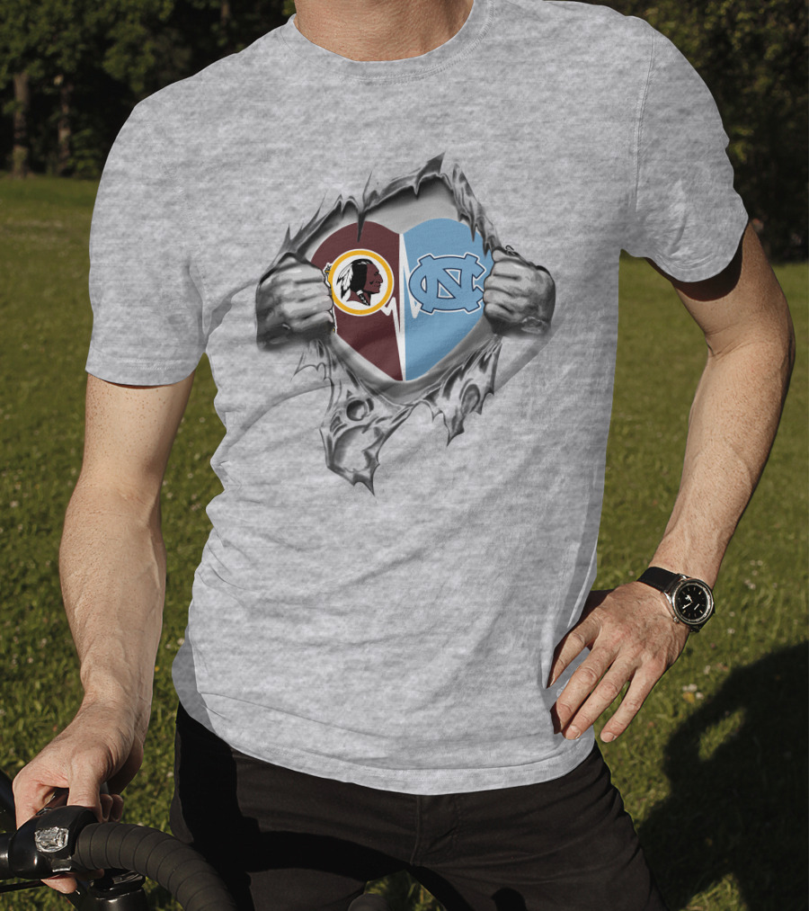 Redskins North Carolina Tar Heels Heart Split شعارين فريقين رعشتين Pltster معينة T-Shirt