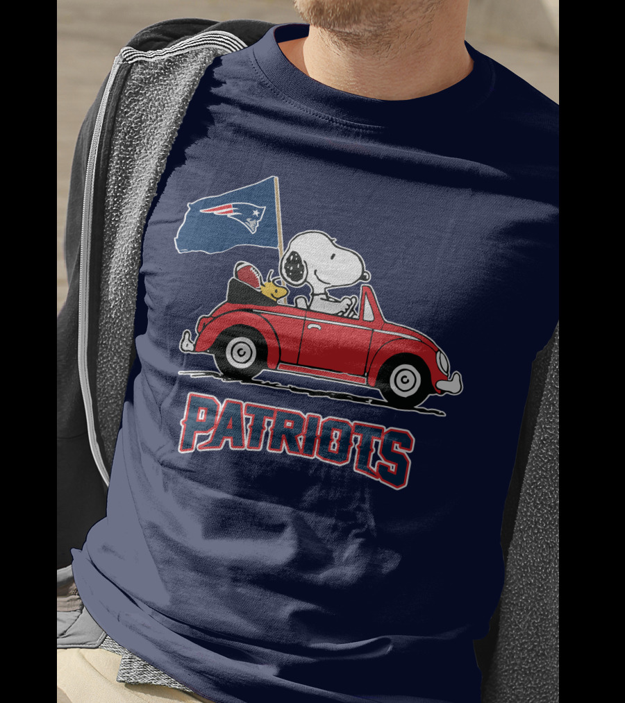 New England Patriots Snoopy Driving Classic Red Car With Flag T-Shirt