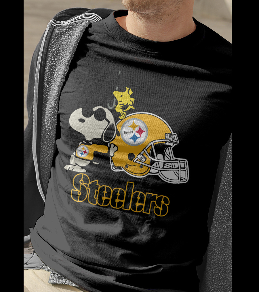 Snoopy And Woodstock With Pittsburgh Steelers Helmet T-Shirt