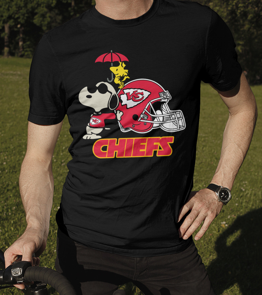 Kansas City Chiefs Snoopy Woodstock Helmet Chiefs T-Shirt