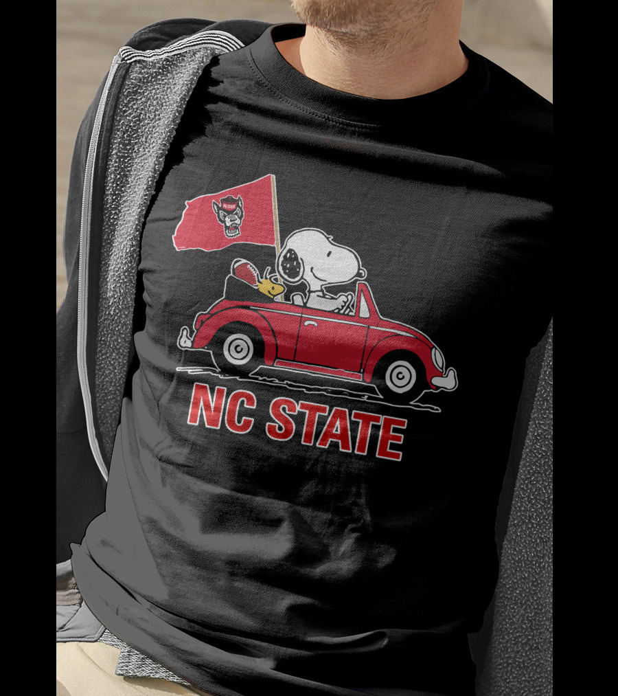 NC State Wolfpack Snoopy Red Car Football Flag T-Shirt