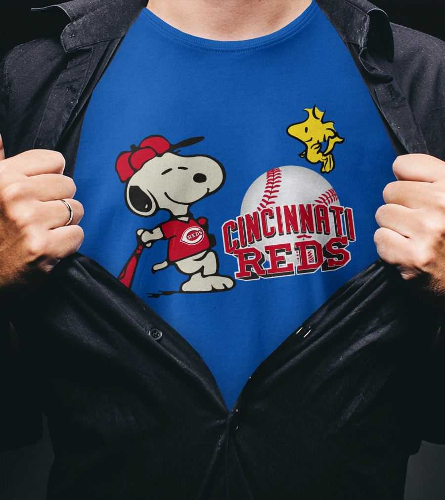 Cincinnati Reds Snoopy Woodstock Baseball T-Shirt