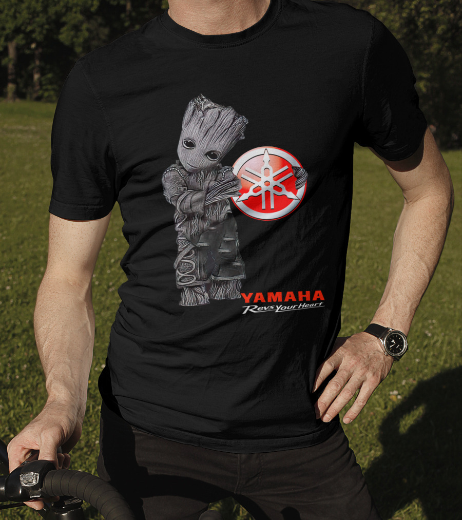 Yamaha Revs Your Heart Groot Holding T-Shirt