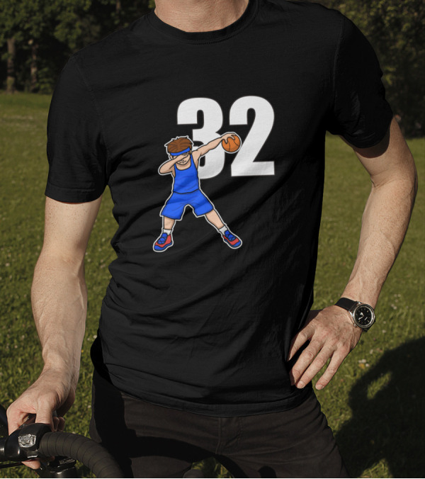 Basketballer Player Baller Dabbing Number 32 T-Shirt