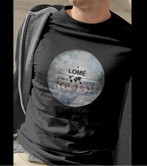 Lomé World Map Moon Phases Watercolor Design 6°08'N 1°13'E T-Shirt