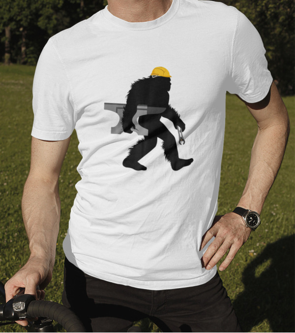 Bigfoot Blacksmithing Metalsmith Sasquatch With Anvil And Wrench T-Shirt