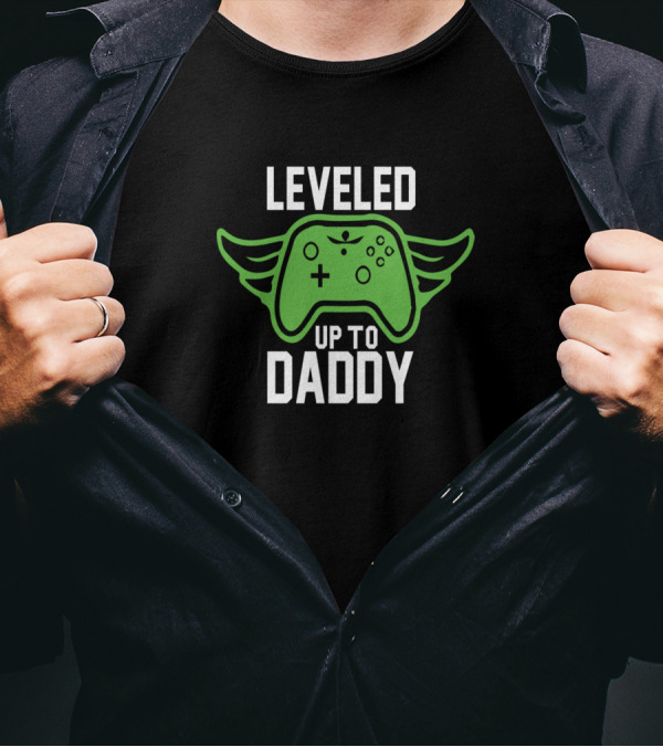 Leveled Up To Daddy Green Game Controller With Wings T-Shirt