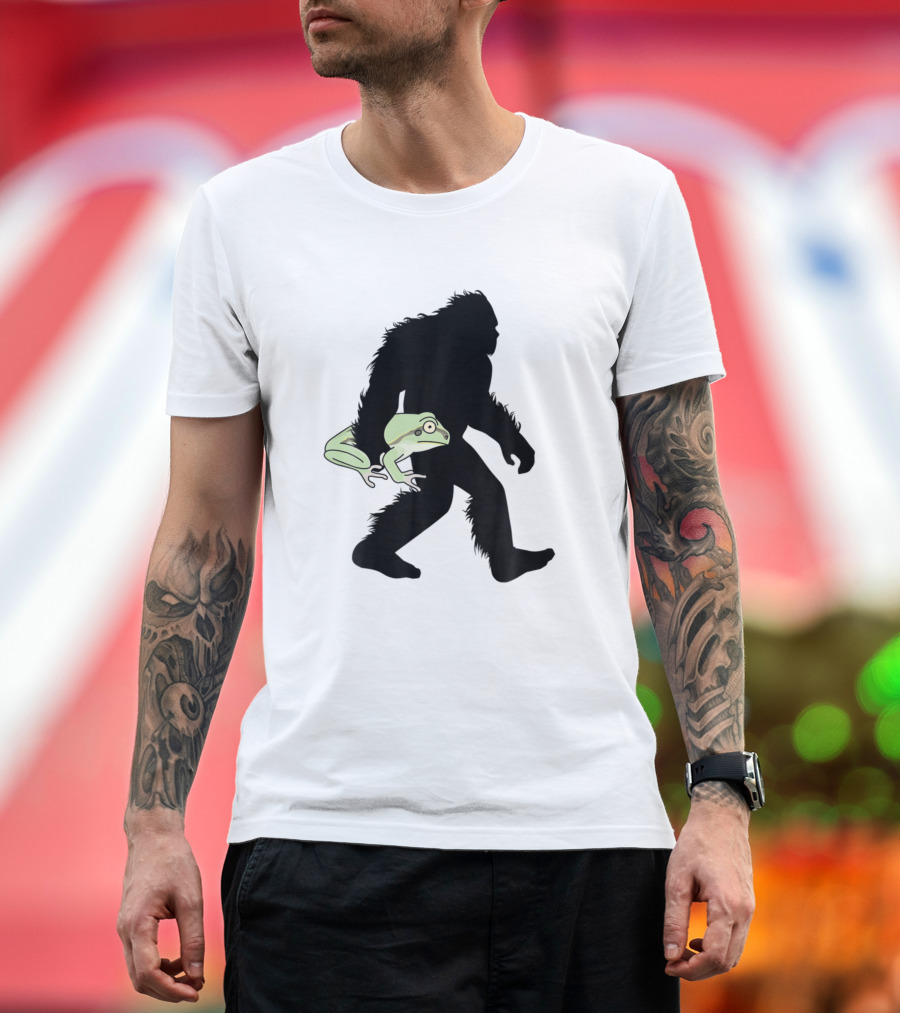 Bigfoot Sasquatch Silhouette with Funny Frog and Tadpole T-Shirt