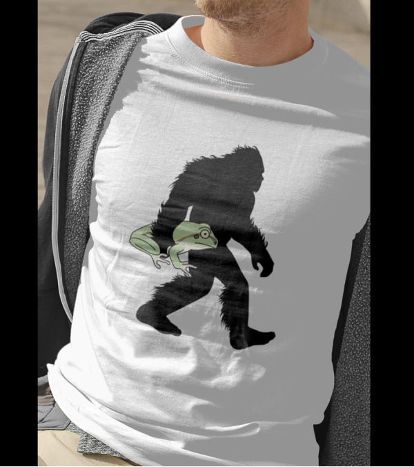 Bigfoot Sasquatch Silhouette With Funny Frog And Tadpole T-Shirt