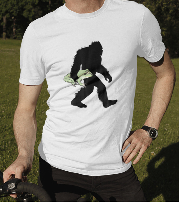 Bigfoot Sasquatch Silhouette With Funny Frog And Tadpole T-Shirt