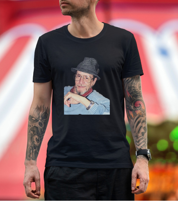 Premium T-Shirt: Ken2 Vintage Style Man with Hat and Glasses T-Shirt Ken2 Vintage Style Man with Hat and Glasses T-Shirt