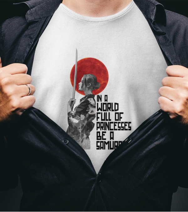 Red Moon In A World Full Of Princesses Be A Samurai T-Shirt