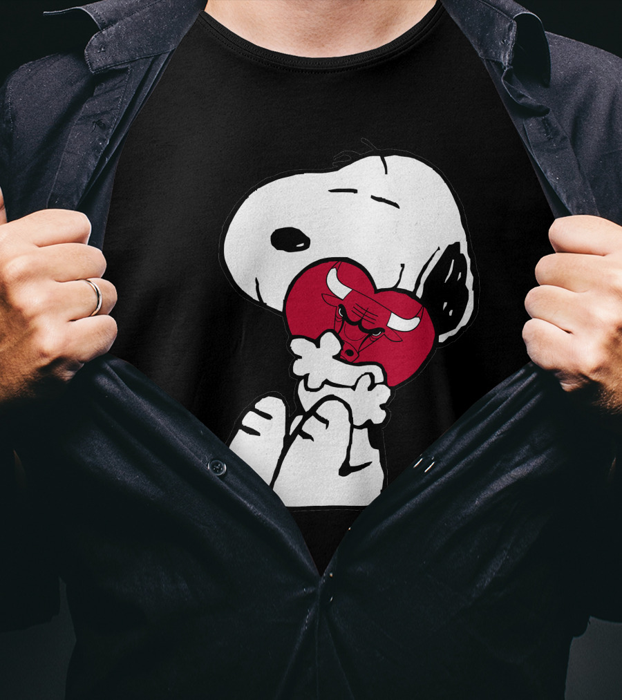 Snoopy Hugging Chicago Bulls Basketball Heart T-Shirt