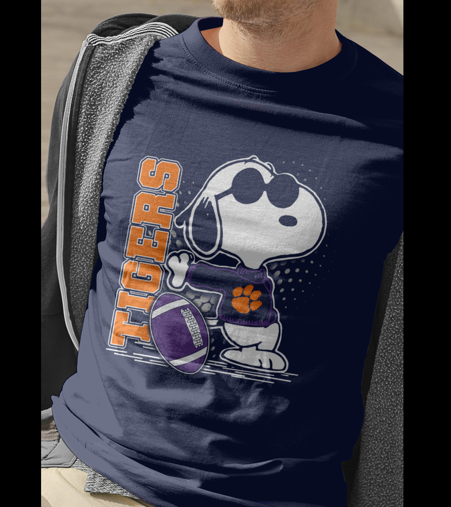 Tigers Snoopy Clemson Football Paw Print T-Shirt
