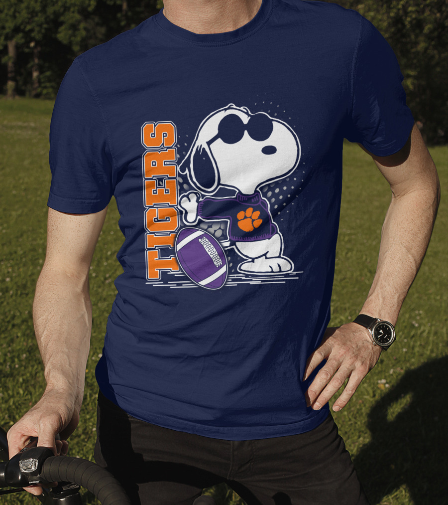 Tigers Snoopy Clemson Football Paw Print T-Shirt