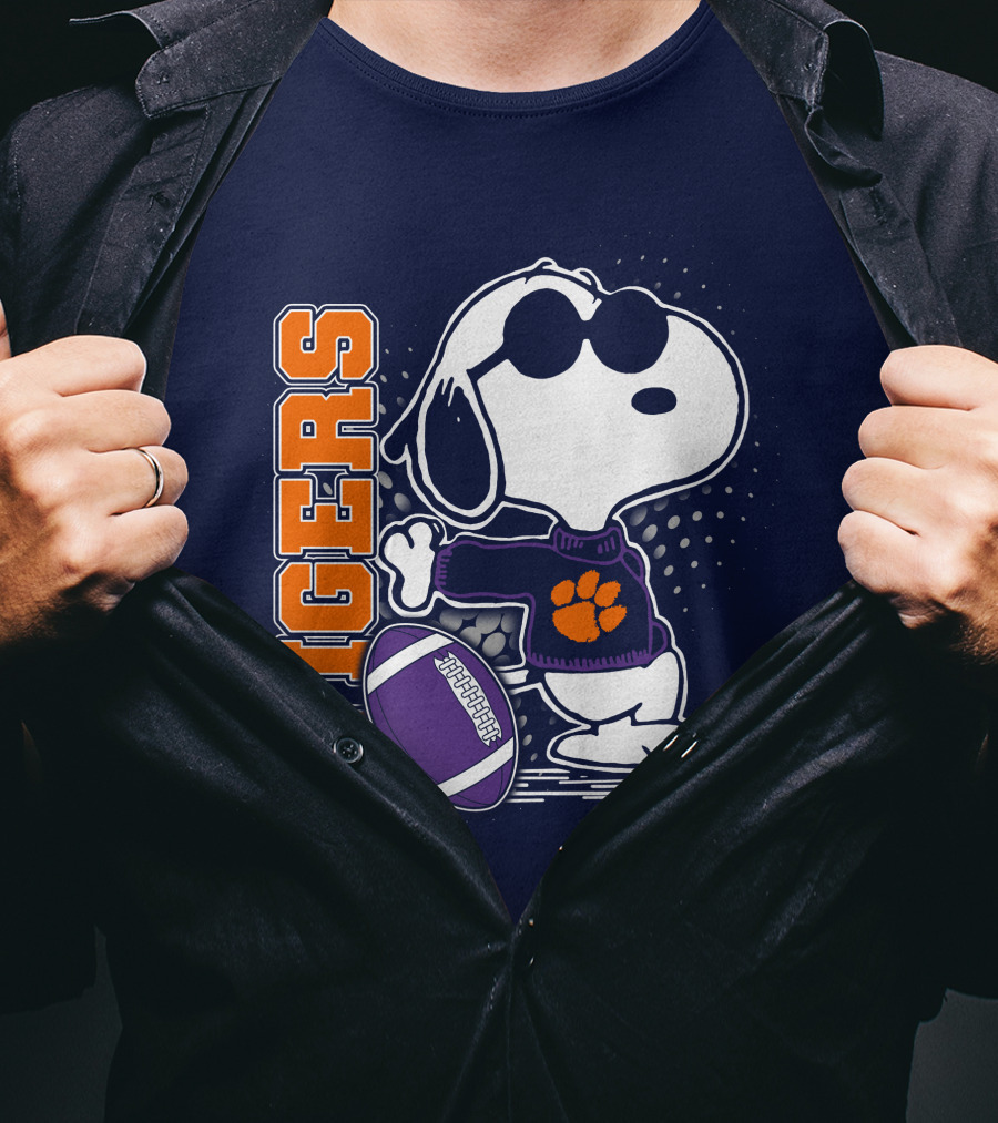 Tigers Snoopy Clemson Football Paw Print T-Shirt