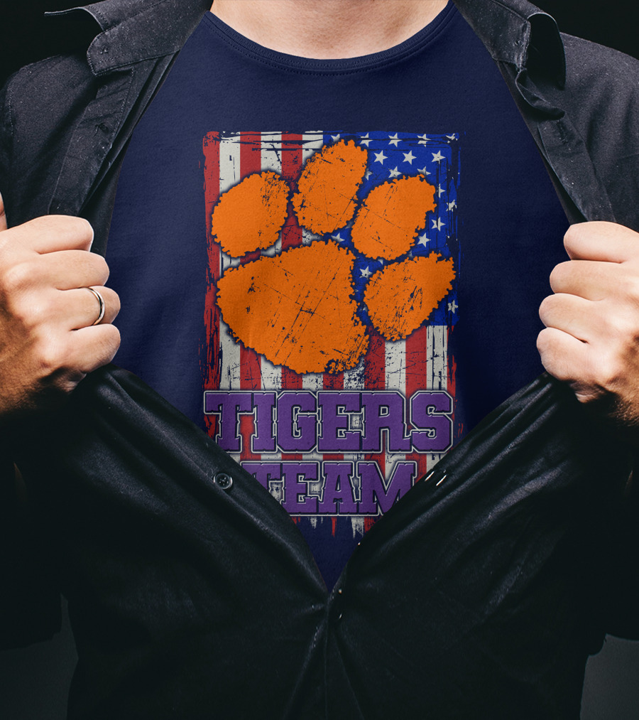 Clemson Tigers Team American Flag Paw Print T-Shirt