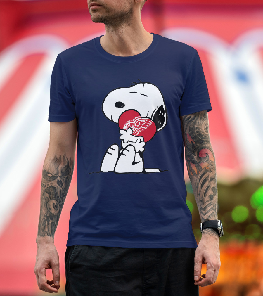 Detroit Redwings Snoopy Hugging Heart T-Shirt