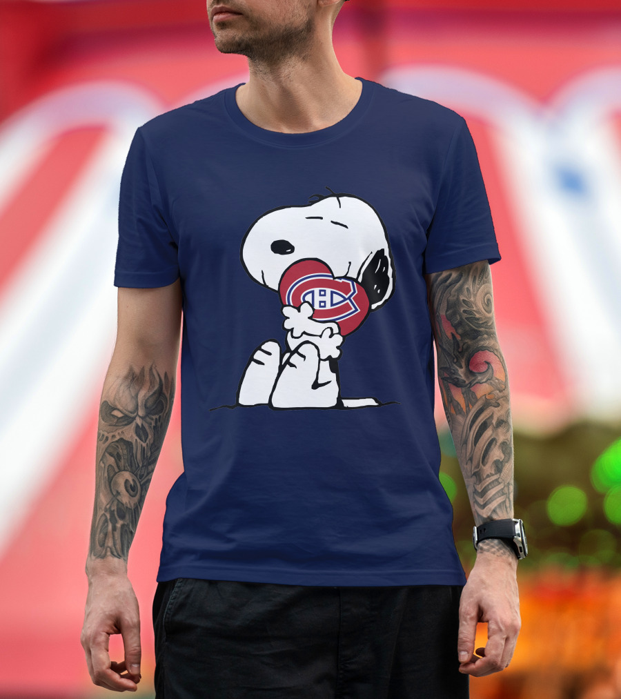 Snoopy Holding Montreal Canadiens T-Shirt