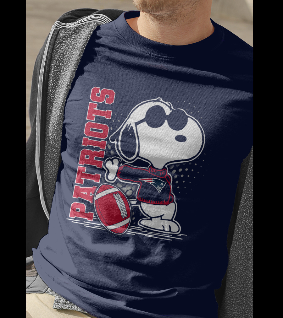 Patriots New England Football Snoopy T-Shirt