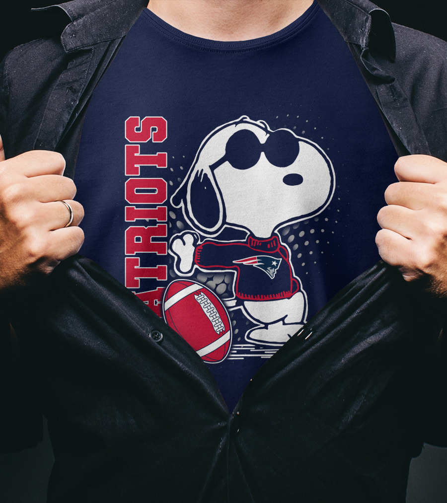 Patriots New England Football Snoopy T-Shirt