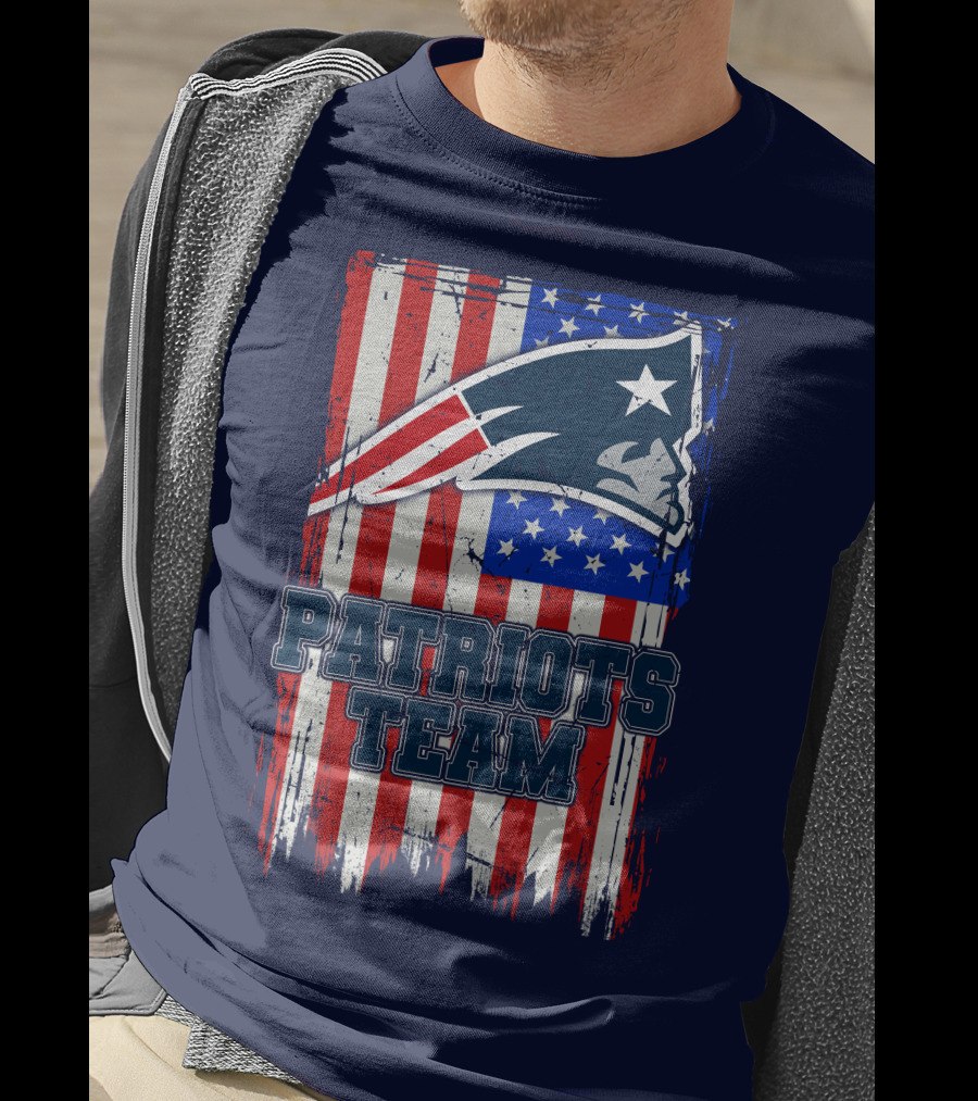 New England Patriots Team Logo With American Flag T-Shirt