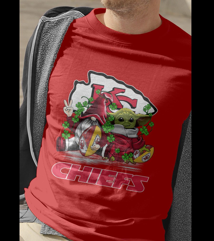 Kansas City Chiefs St. Patrick’s Day Baby Yoda And Gnome Football Shamrocks T-Shirt