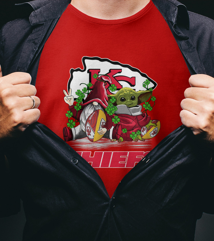 Kansas City Chiefs St. Patrick’s Day Baby Yoda And Gnome Football Shamrocks T-Shirt